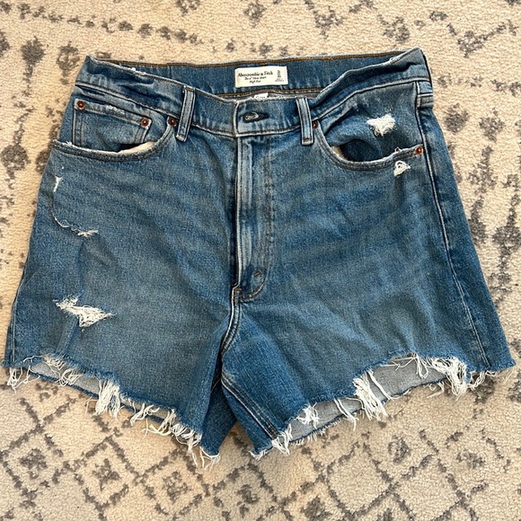 Abercrombie & Fitch Pants - Abercrombie & Fitch 4" Mom Short High Rise Curve Love Sz 10